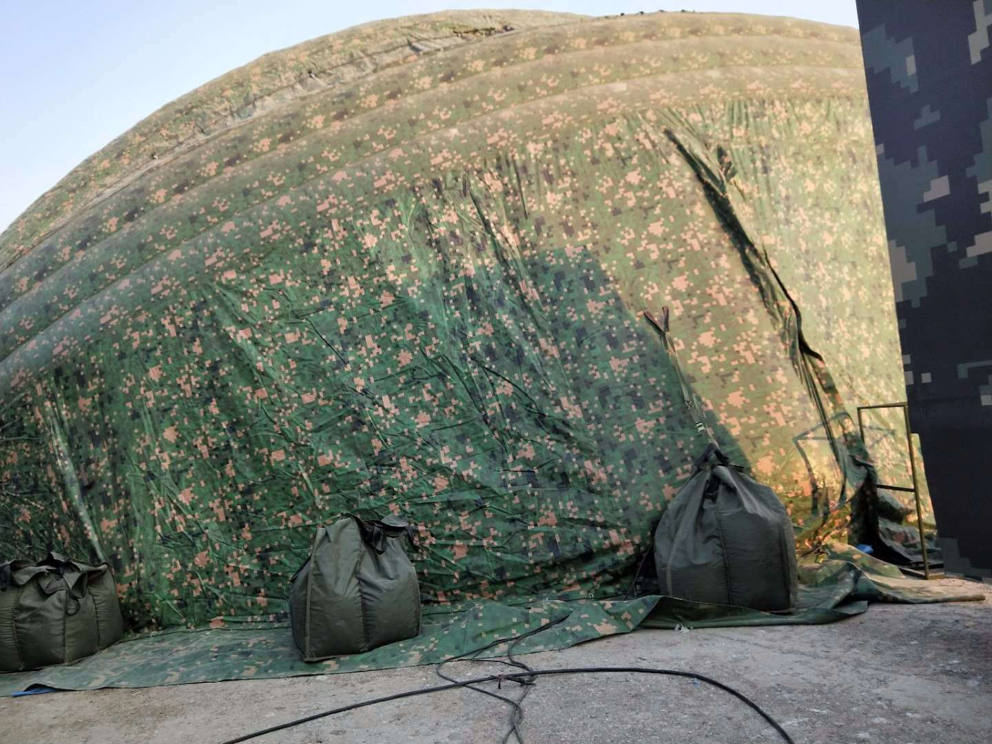 广水军用充气帐篷